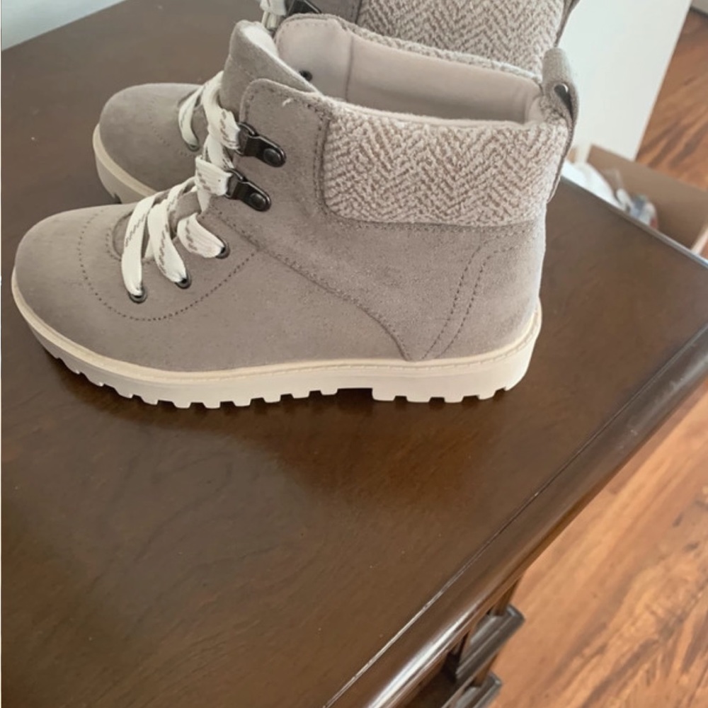 Girl brand new boot